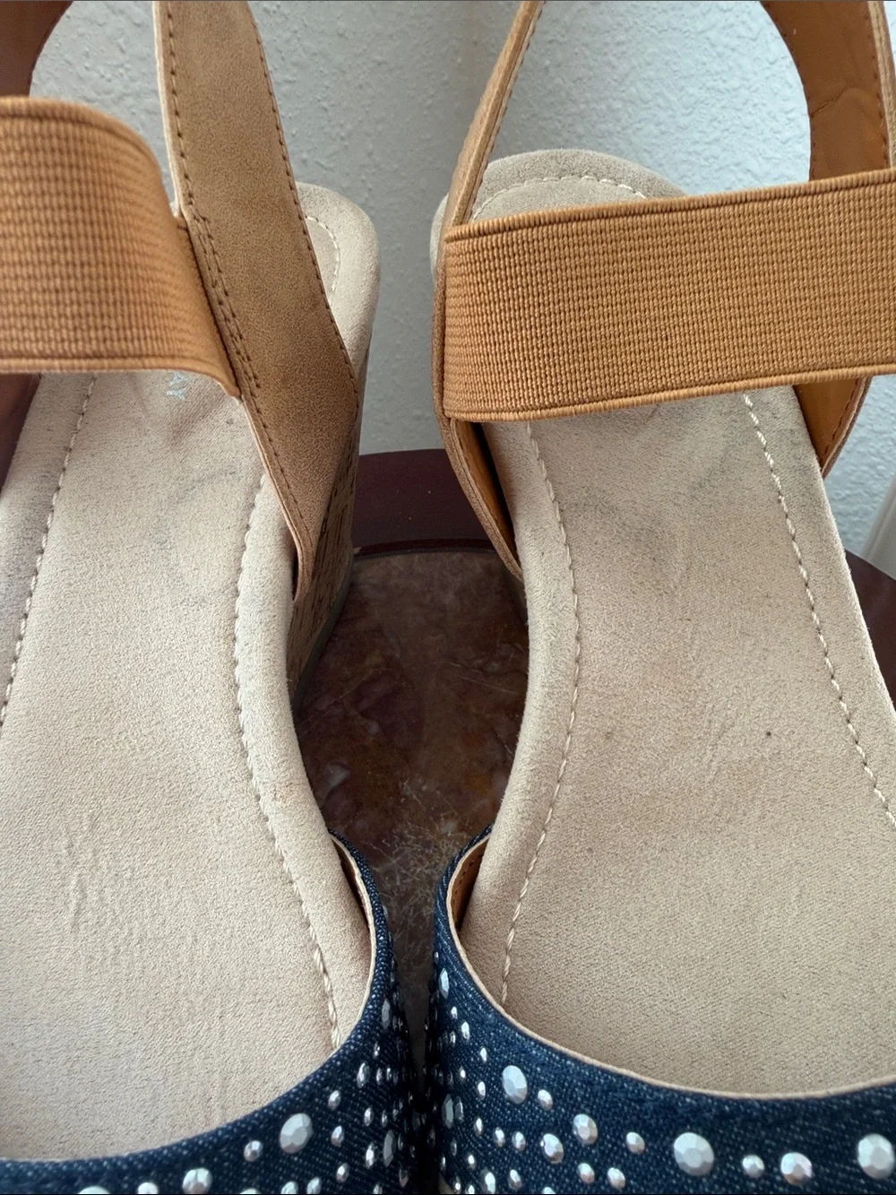 St. John’s Bay Wedge Sandals 8 Silver Studs Denim Straps & Tan Elastic Strap